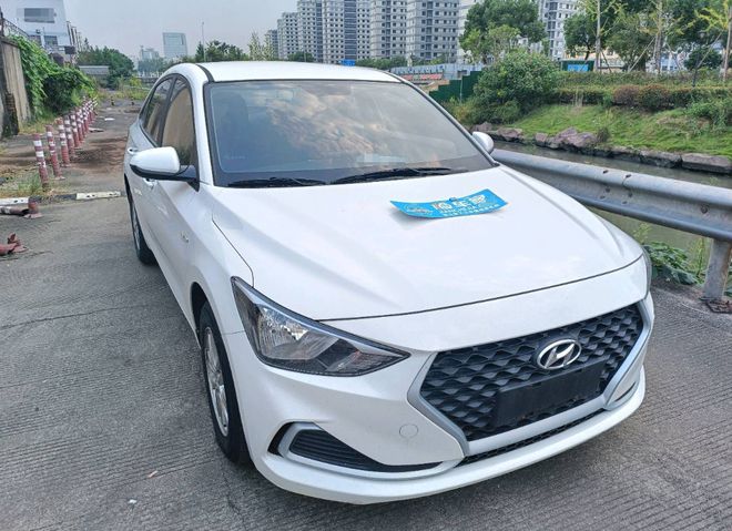 剛拿駕照買二手車練手這輛開了3年的現(xiàn)代悅動合適嗎？kaiyun網(wǎng)站(圖2)